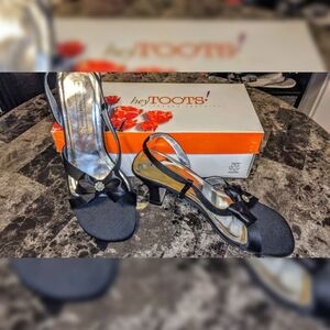 BNIB. Hey TOOTS! Black heels